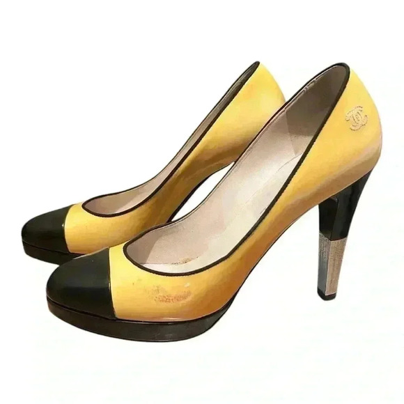 CHANEL Women’s Two Tone Cap Toe Patent Leather Pumps with Metallic Heel. Sz 41.5 - Picture 2 of 12